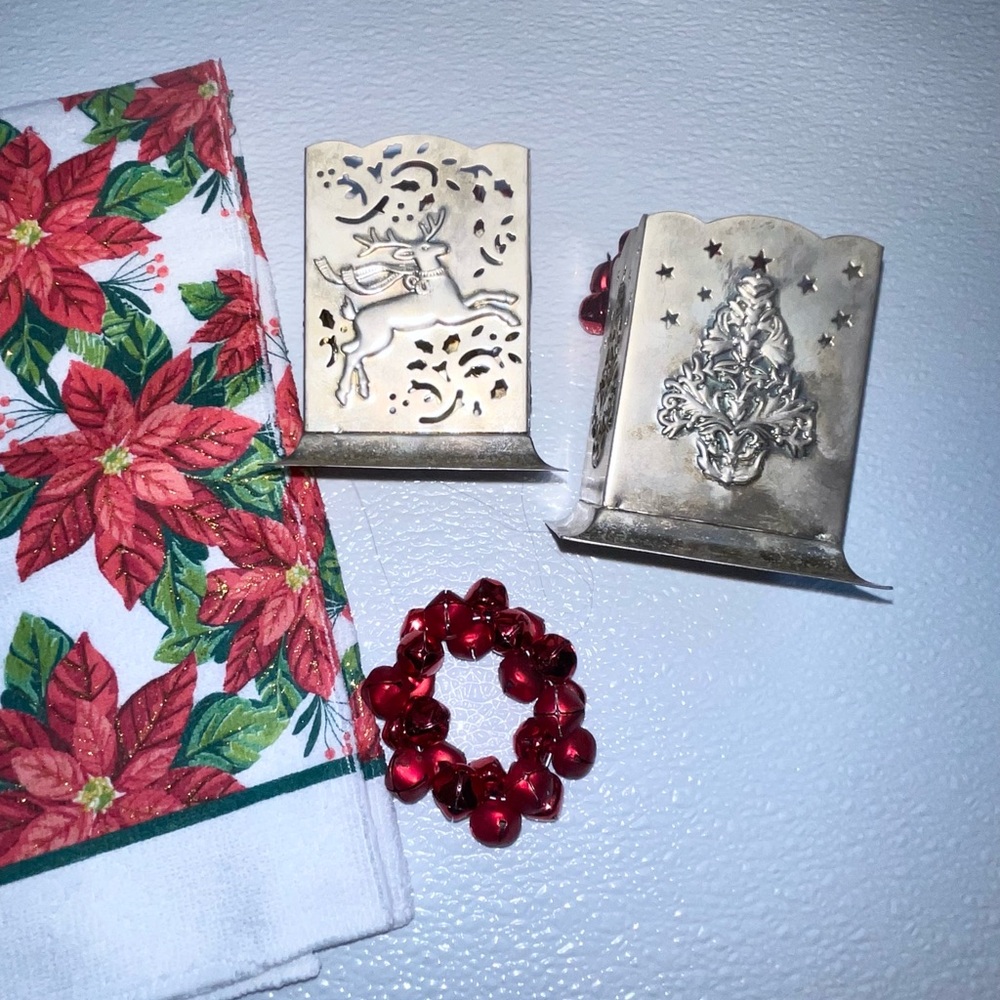 3/$10 Festive Christmas Kitchen Set - Picture 4 of 5